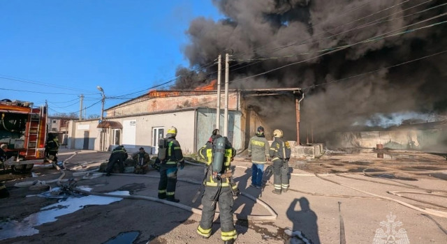На улице Камской в Калининграде произошел пожар на складских помещениях