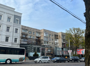 В Калининграде начался ремонт дома 1969 года на проспекте Мира