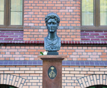 В Гусеве открыли бюсты Николая II и императрицы Александры Фёдоровны