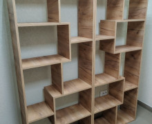 Продам стол и книжные полки