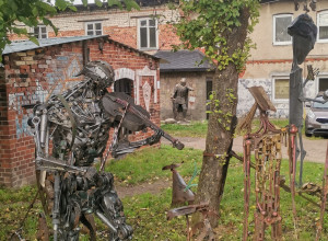 Янтарная Заря, легла в озера славы