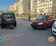 На улице Аксакова водитель моноколеса столкнулся с автомобилем и был госпитализирован