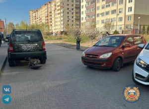 На улице Аксакова водитель моноколеса столкнулся с автомобилем и был госпитализирован