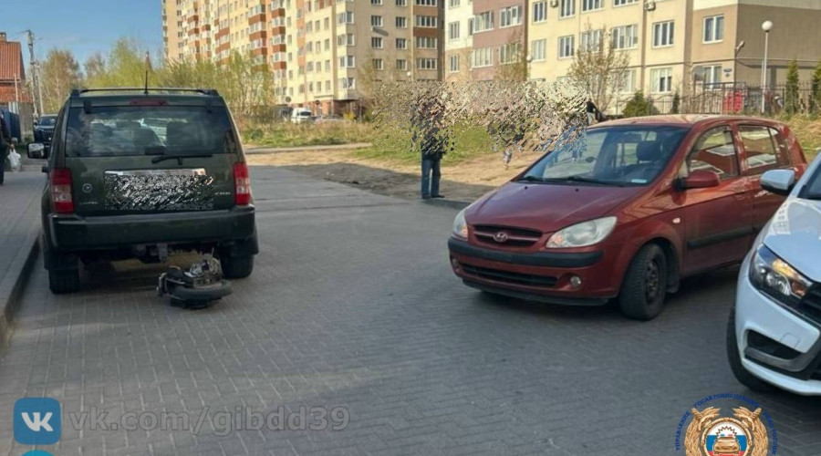 На улице Аксакова водитель моноколеса столкнулся с автомобилем и был госпитализирован