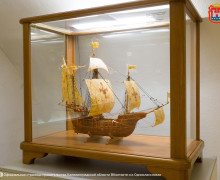 В Музее янтаря представили янтарную модель корабля «Санта Мария»