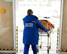 Житель Калининграда, выпавший из окна на Павлика Морозова, скончался в больнице