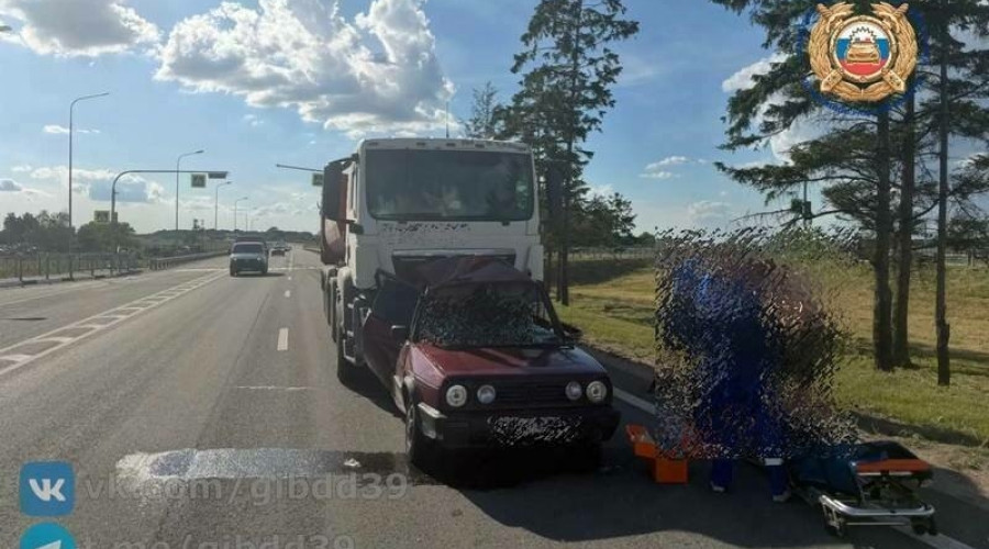 Смертельная авария с участием грузовика и Volkswagen произошла под Гвардейском