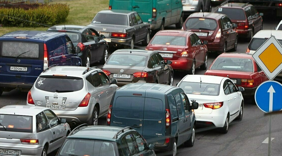 Участок у ТЦ «Гиант» открыт, но движение в Калининграде утром 6 апреля остаётся напряжённым