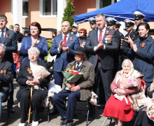 В госпитале ветеранов в Калининграде состоялся праздничный концерт с возложением цветов и угощением кашей