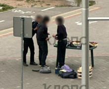 Жители улицы Марченко жалуются на шумную компанию подростков, торгующих ягодами