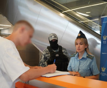 В калининградском аэропорту начали проверять долги у пассажиров
