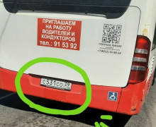 Новые жалобы на общественный транспорт в Калининграде: двойная оплата, неточное табло и разрушенный павильон