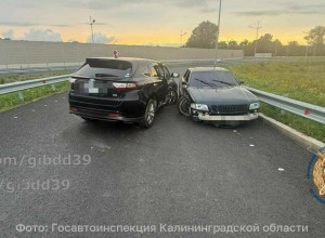 В Калининграде на недостроенном участке Северного обхода столкнулись Audi и Toyota