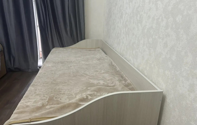 Продам подростковую кровать 200*90 с матрасом и выдвижными ящиками