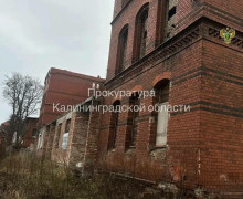 Прокуратура начала проверку после падения подростка в заброшенном здании Черняховска