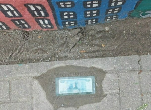 В Калининграде разбили бюст Карла Маркса из палисадника на улице Гагарина