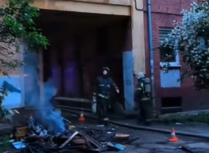 Пожар на Нарвской: пострадавший госпитализирован, обстоятельства выясняются