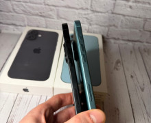 iPhone 16 128GB в бирюзовом и черном цвете