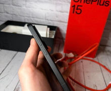 OnePlus 15 12/256GB в черном цвете