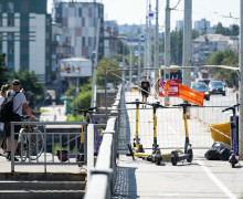 На Ленинском проспекте ограничили проход из-за ремонта эстакады у острова Канта