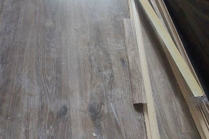 Отдам даром шкаф, ламинат, тумбу