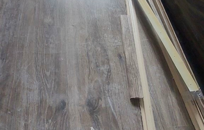 Отдам даром шкаф, ламинат, тумбу