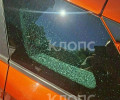 В Калининграде камень из-под косилки повредил автомобиль на въезде в Зеленоградск