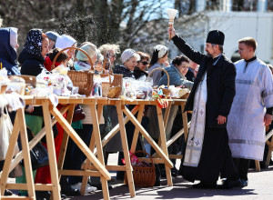 Освящение пасхальных продуктов прошло в Кафедральном соборе Калининграда