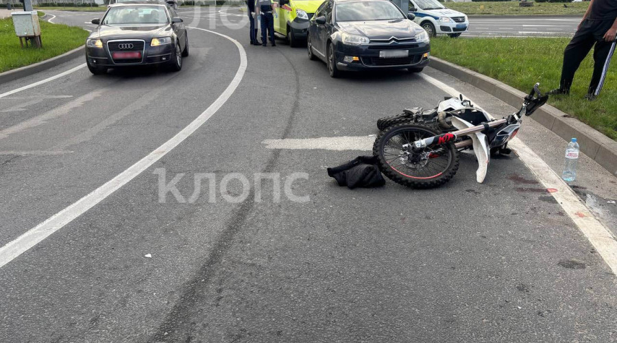 На Сельме в районе кольца на выезд из города перевернулся мотоциклист