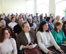 Андрей Кропоткин встретился с педагогами и вручил им авторские книги