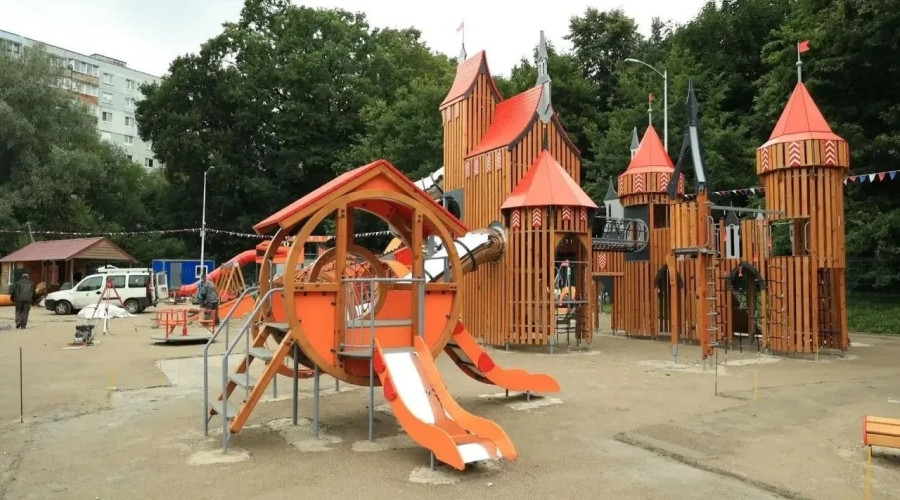 В парке Макса Ашманна в Калининграде откроют детскую площадку с замком и драконом