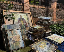 Сотрудники МЧС вынесли около 200 работ художника из горящей виллы в Калининграде