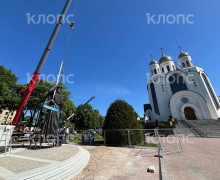 В Калининграде приступили к монтажу памятника князю Владимиру