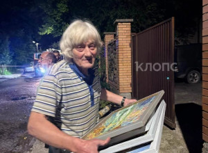 Сотрудники МЧС вынесли около 200 работ художника из горящей виллы в Калининграде