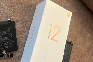 Продам на запчасти Xiaomi 12