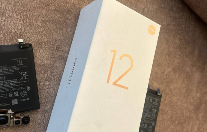 Продам на запчасти Xiaomi 12