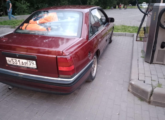 Opel Omega, 1990