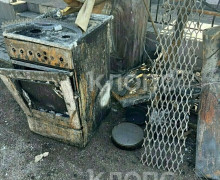 Жители посёлка под Нестеровом лишились крова из-за пожара и вынуждены обитать в заброшенном строении