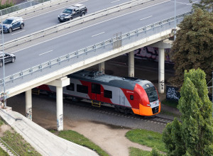 В Калининграде спасли 24-летнего парня, стоявшего за оградой моста