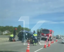 На Северном обходе Калининграда легковой автомобиль опрокинулся на бок