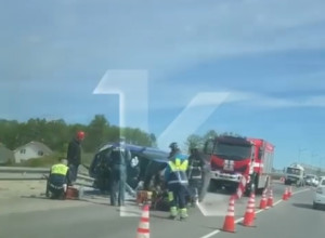 На Северном обходе Калининграда легковой автомобиль опрокинулся на бок
