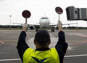 Работу московских аэропортов приостановили: в Храброво задержаны и отменены 33 рейса
