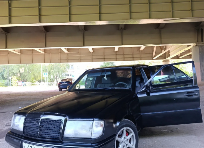 Mercedes-Benz W124, 1987