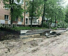 При реконструкции улицы Галицкого в Калининграде повреждена отмостка жилого дома