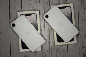 iPhone 16e 128GB в белом цвете