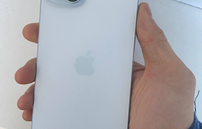 Продаю личный телефон Iphone 15 на 256 гб памяти