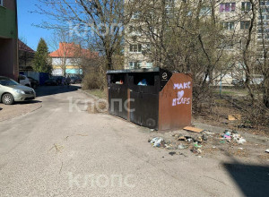 Контейнерная площадка на проезде улицы Леонова вызывает недовольство жителей