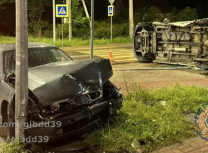 В Калининграде на перекрёстке Каблукова и Карташева произошло столкновение двух автомобилей