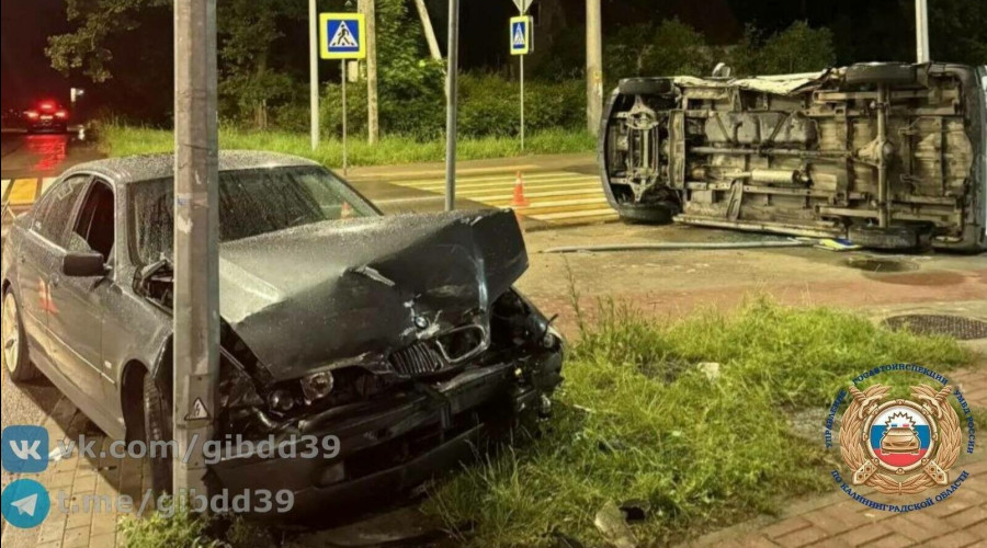 В Калининграде на перекрёстке Каблукова и Карташева произошло столкновение двух автомобилей