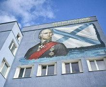 В Калининграде на здании Военной прокуратуры Балтийского флота появился мурал с адмиралом Ушаковым